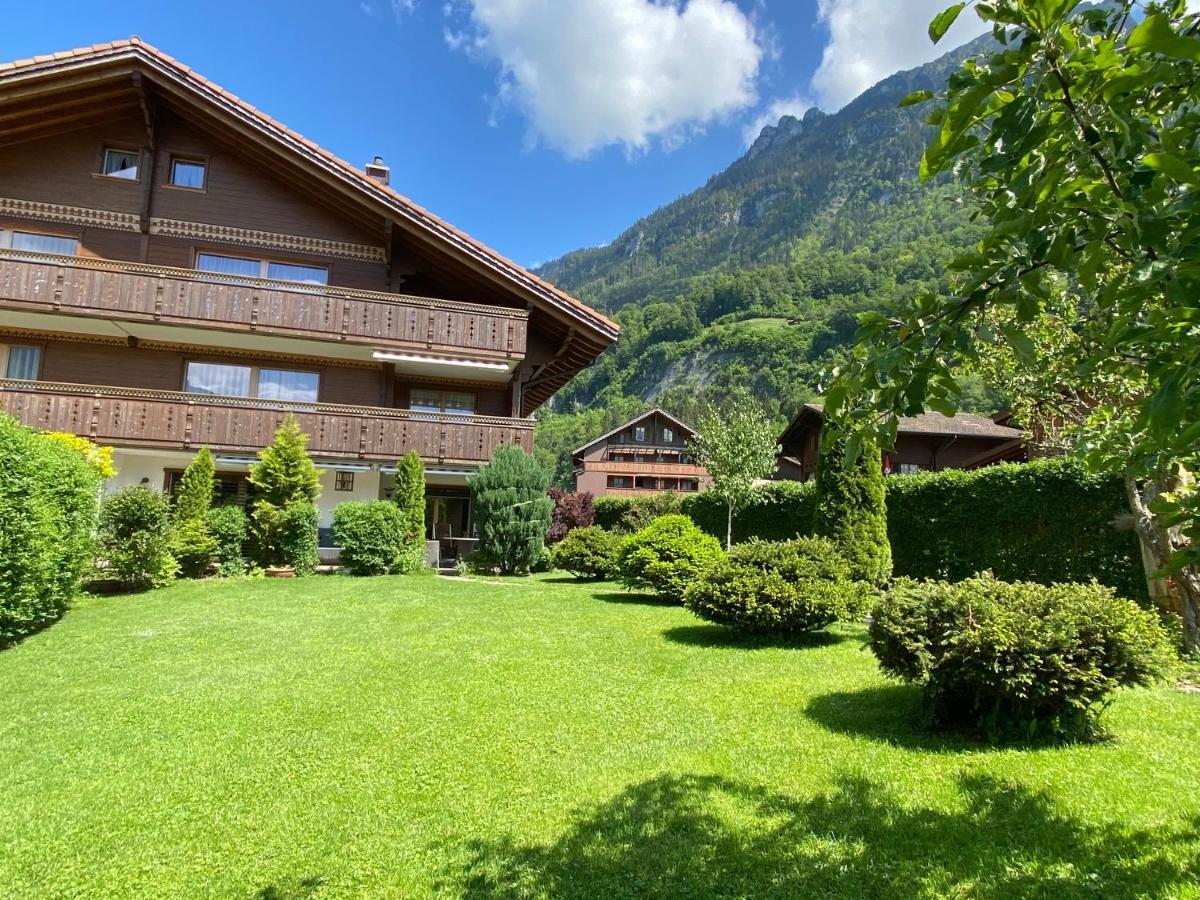 An Apartment In A Modern Swiss Chalet Iseltwald Eksteriør billede
